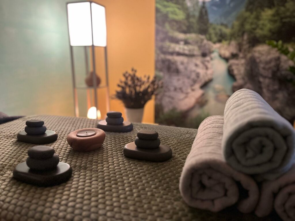 Klasická Masáž Plzeň & Sauna Plzeň | Radobyčice U Pole. Masáž Plzeň a sauna Plzeň - klasická masáž, relax, wellness a saunování v soukromí. U Pole v Radobyčicích nabízíme masáž na míru, privátní saunu a odpočinek.